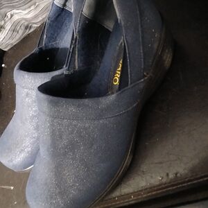 AEROSOLES Women's Sparkling Navy Mules